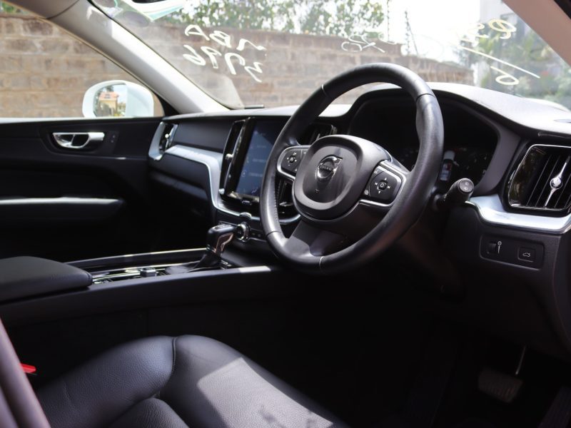 🤍 2019 VOLVO XC60 T5 — ELEGANCE MEETS POWER IN PURE WHITE! 🚙✨