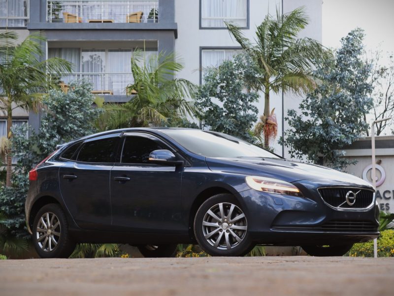 🔵 2017 VOLVO V40 T3 – BLUE | PREMIUM HATCHBACK • TURBO PERFORMANCE • SCANDINAVIAN DESIGN