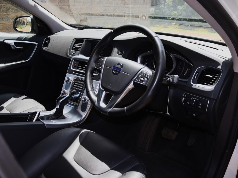 ⚪ 2018 VOLVO S60 D4 – WHITE | EXECUTIVE SEDAN • DIESEL-TURBO • SCANDINAVIAN LUXURY