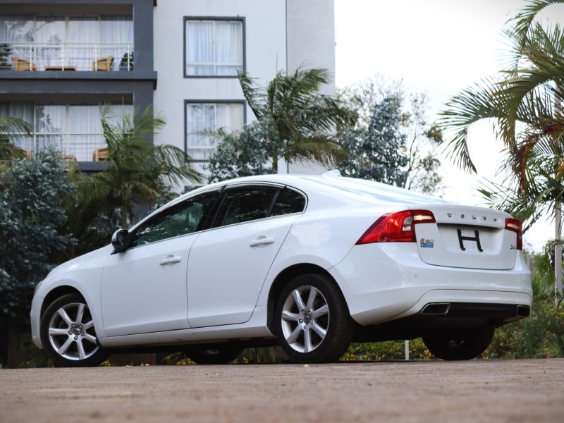 ⚪ 2018 VOLVO S60 D4 – WHITE | EXECUTIVE SEDAN • DIESEL-TURBO • SCANDINAVIAN LUXURY