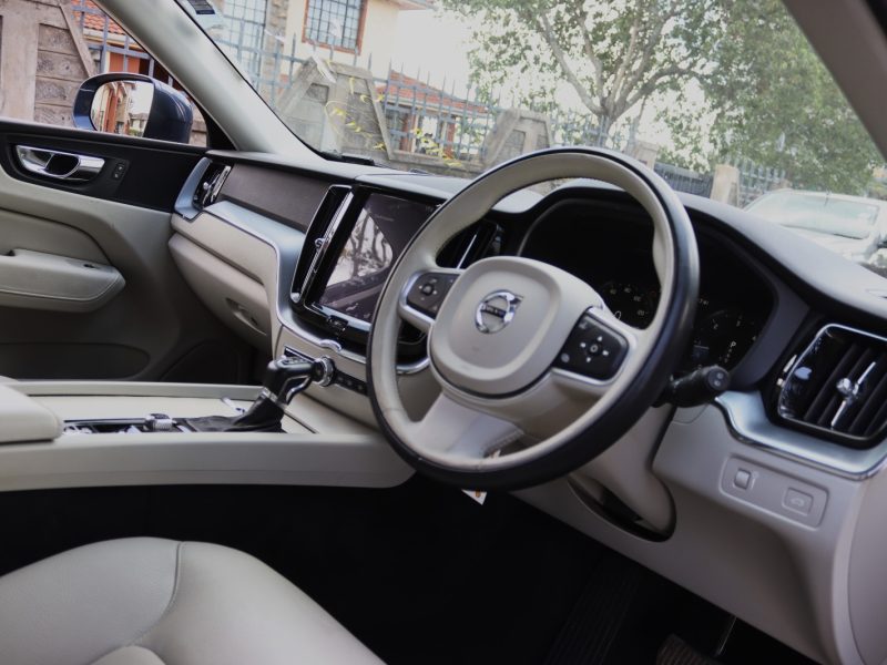 🔵 2018 VOLVO XC60 MOMENTUM D4 – BLUE | 2000CC DIESEL TURBO • LUXURY • EFFICIENCY • SAFETY