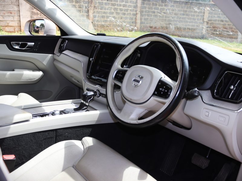 Volvo XC60 D4 Inscription – Bronze | YOM 2018 | 2000CC Diesel Turbo