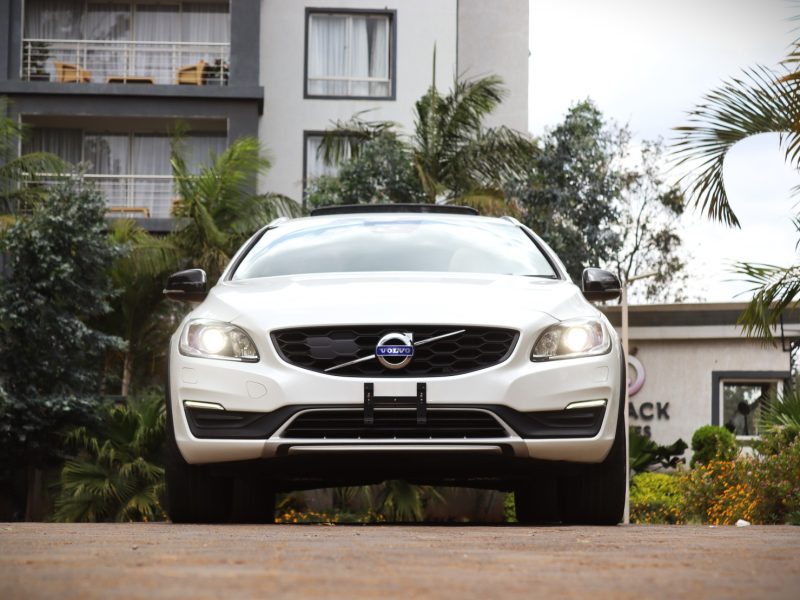 Volvo V60 Cross Country – YOM 2018 | 2000CC Diesel Adventure • Comfort • Scandinavian Precision