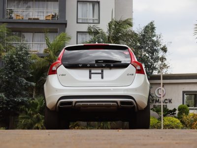 Volvo V60 Cross Country – YOM 2018 | 2000CC Diesel Adventure • Comfort • Scandinavian Precision