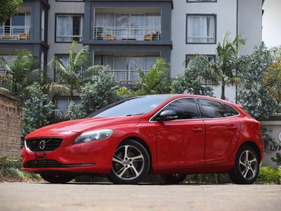 🔥 VOLVO V40 D4 – 2017 | Sporty Red Hatchback with a Powerful 2000CC Diesel Engine Compact Luxury • Dynamic Performance • Eye-Catching Red Finish