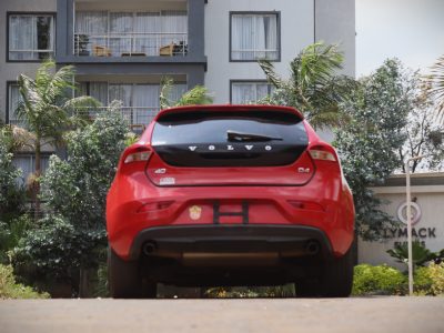 🔥 VOLVO V40 D4 – 2017 | Sporty Red Hatchback with a Powerful 2000CC Diesel Engine Compact Luxury • Dynamic Performance • Eye-Catching Red Finish
