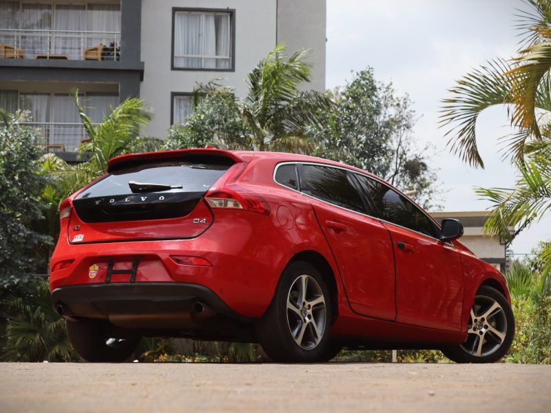 🔥 VOLVO V40 D4 – 2017 | Sporty Red Hatchback with a Powerful 2000CC Diesel Engine Compact Luxury • Dynamic Performance • Eye-Catching Red Finish