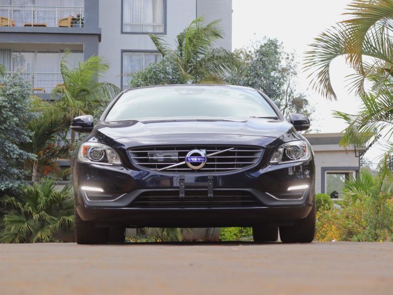 💙 VOLVO V60 – 2018 | Elegant N-Blue Wagon with a Strong 2000CC Diesel Engine Stylish • Practical • Scandinavian Luxury