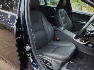 💙 VOLVO V60 – 2018 | Elegant N-Blue Wagon with a Strong 2000CC Diesel Engine Stylish • Practical • Scandinavian Luxury