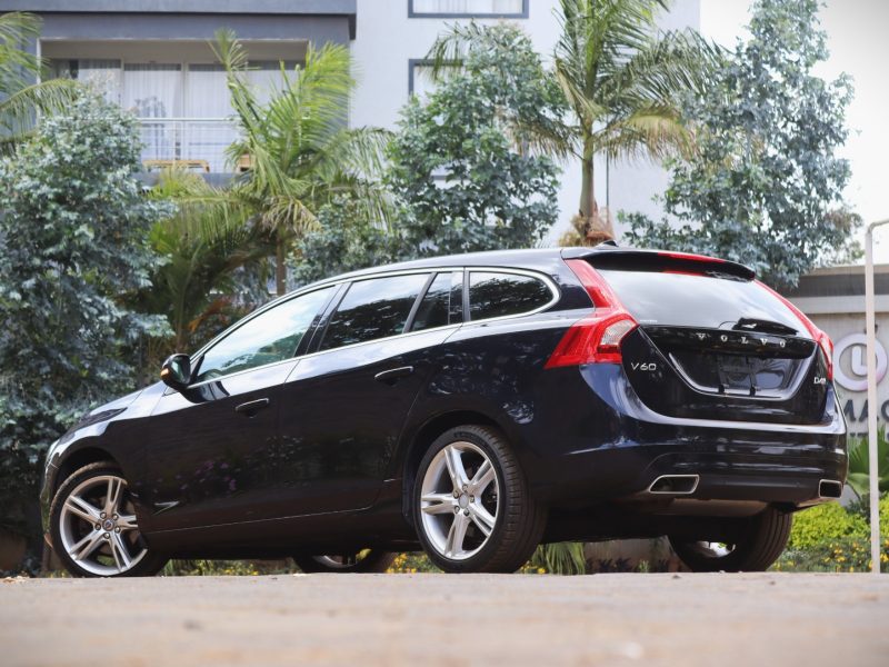 💙 VOLVO V60 – 2018 | Elegant N-Blue Wagon with a Strong 2000CC Diesel Engine Stylish • Practical • Scandinavian Luxury
