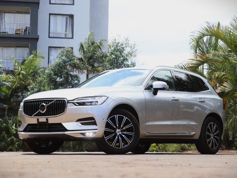 ✨ VOLVO XC60 T5 – YOM 2018 | Elegant Silver with a Powerful 2000CC Petrol Engine Scandinavian Luxury • Smooth Performance • Advanced Safety