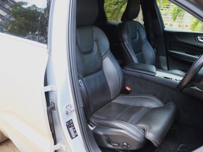 ✨ VOLVO XC60 T5 – YOM 2018 | Elegant Silver with a Powerful 2000CC Petrol Engine Scandinavian Luxury • Smooth Performance • Advanced Safety