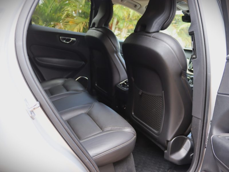 ✨ VOLVO XC60 T5 – YOM 2018 | Elegant Silver with a Powerful 2000CC Petrol Engine Scandinavian Luxury • Smooth Performance • Advanced Safety