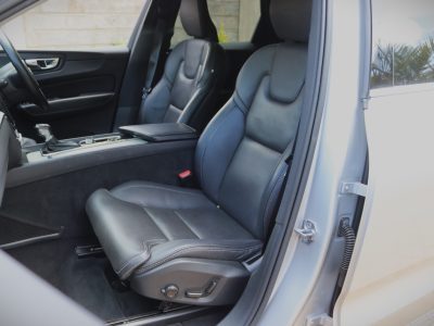 ✨ VOLVO XC60 T5 – YOM 2018 | Elegant Silver with a Powerful 2000CC Petrol Engine Scandinavian Luxury • Smooth Performance • Advanced Safety