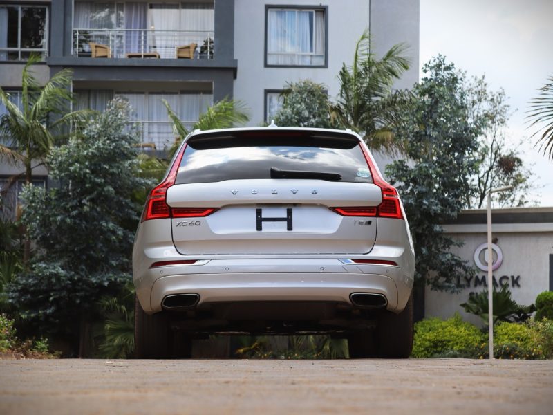 ✨ VOLVO XC60 T5 – YOM 2018 | Elegant Silver with a Powerful 2000CC Petrol Engine Scandinavian Luxury • Smooth Performance • Advanced Safety