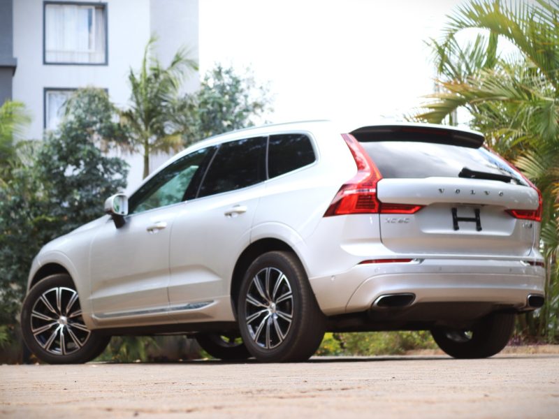 ✨ VOLVO XC60 T5 – YOM 2018 | Elegant Silver with a Powerful 2000CC Petrol Engine Scandinavian Luxury • Smooth Performance • Advanced Safety