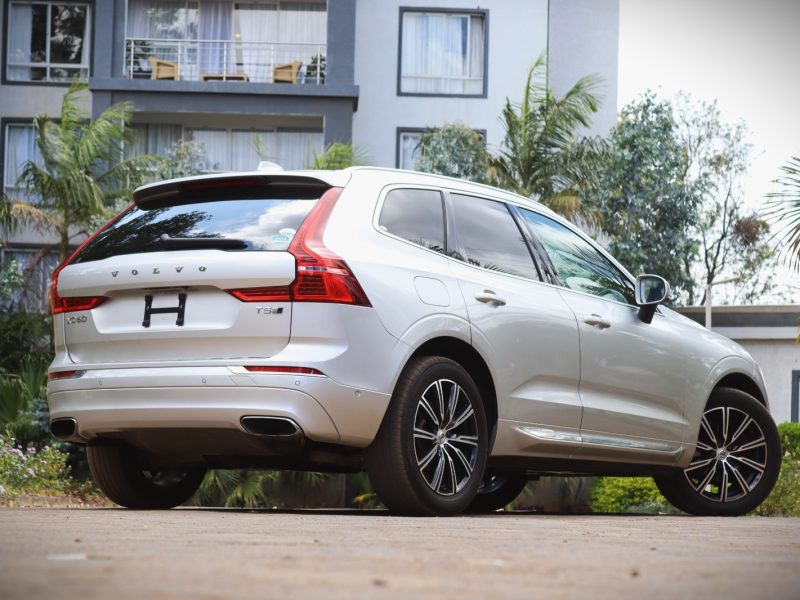 ✨ VOLVO XC60 T5 – YOM 2018 | Elegant Silver with a Powerful 2000CC Petrol Engine Scandinavian Luxury • Smooth Performance • Advanced Safety