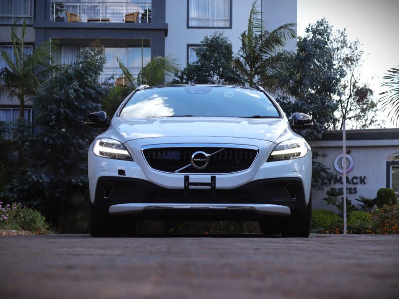 ⚪ 2019 VOLVO V40 CROSS COUNTRY – WHITE | 2000CC DIESEL • AWD-INSPIRED TOUGHNESS • PREMIUM SCANDINAVIAN HATCHBACK