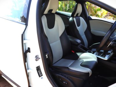 ⚪ 2019 VOLVO V40 CROSS COUNTRY – WHITE | 2000CC DIESEL • AWD-INSPIRED TOUGHNESS • PREMIUM SCANDINAVIAN HATCHBACK