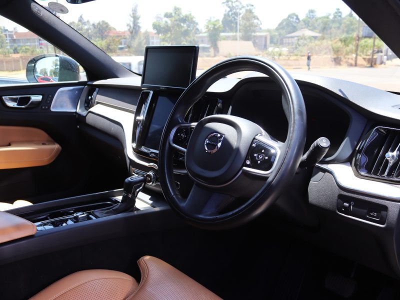 🚗 GREEN VOLVO XC60 INSCRIPTION 2019 – LUXURY SUV | BOWERS & WILKINS • SUNROOF • PREMIUM COMFORT