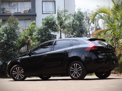 🚗 2019 VOLVO V40 T2 – BLACK | 1500CC PETROL TURBO • PREMIUM HATCHBACK • SPORTY • SAFE • EFFICIENT