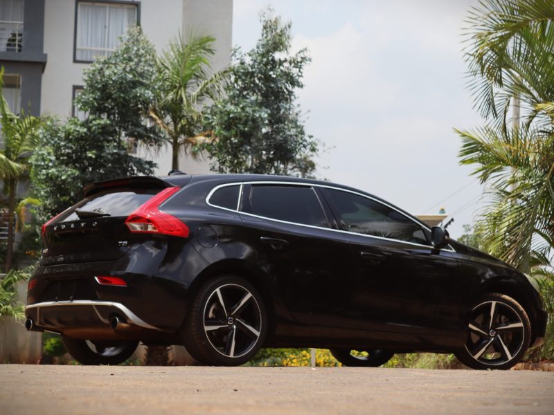 🚗 2016 VOLVO V40 T5 R-DESIGN – SPORT HATCHBACK • 2000CC PETROL • TURBO PERFORMANCE