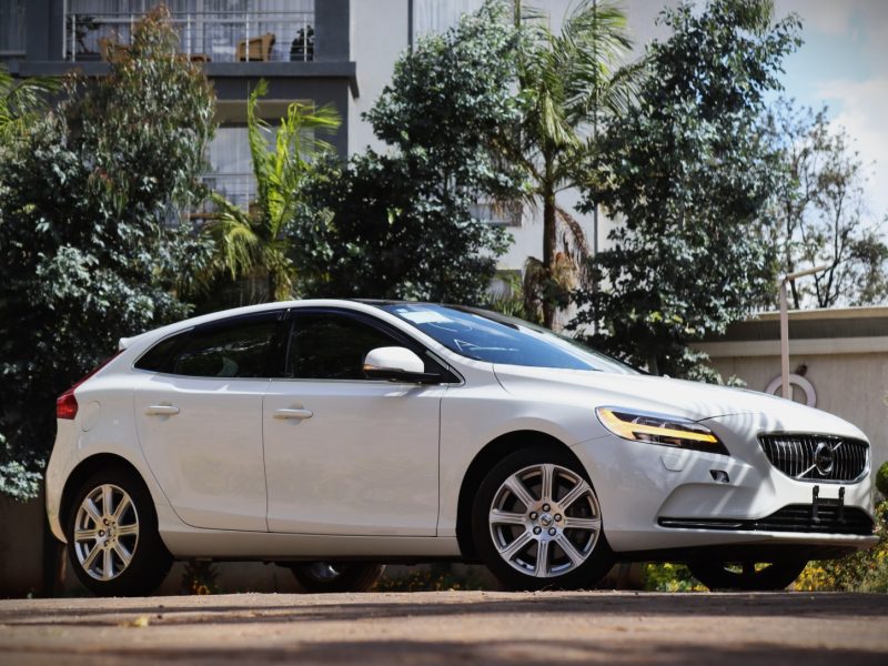 🚗 2019 VOLVO V40 T3 – 1500CC PETROL TURBO • LUXURY • MOONROOF