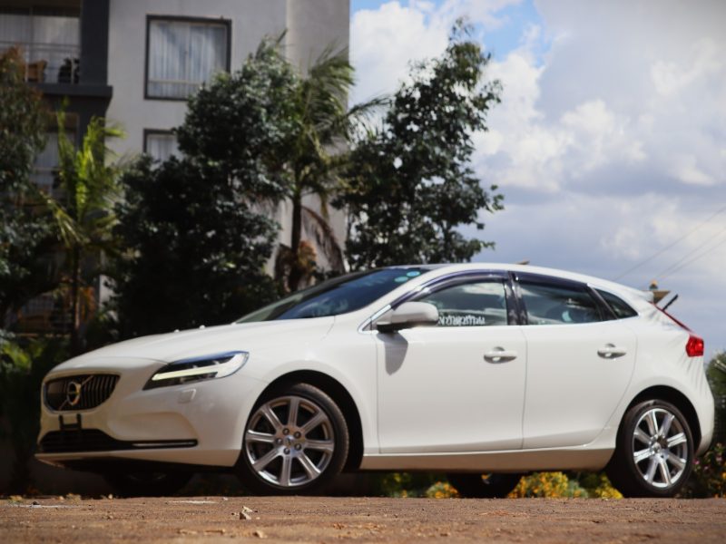 🚗 2019 VOLVO V40 T3 – 1500CC PETROL TURBO • LUXURY • MOONROOF