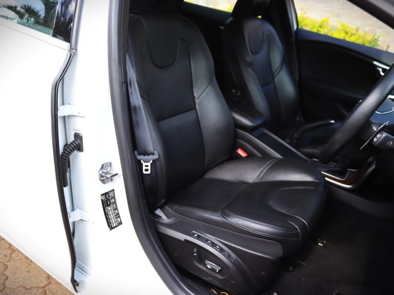 🚗 2019 VOLVO V40 T3 – 1500CC PETROL TURBO • LUXURY • MOONROOF