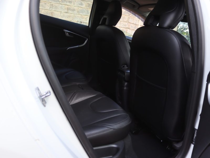 🚗 2019 VOLVO V40 T3 – 1500CC PETROL TURBO • LUXURY • MOONROOF