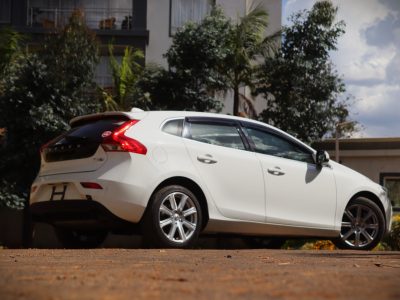 🚗 2019 VOLVO V40 T3 – 1500CC PETROL TURBO • LUXURY • MOONROOF