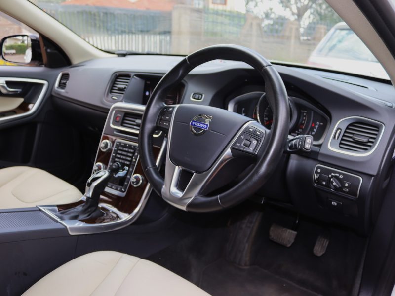 🚗 2018 VOLVO V60 CROSS COUNTRY – 2000CC PETROL TURBO • AWD • LUXURY WAGON