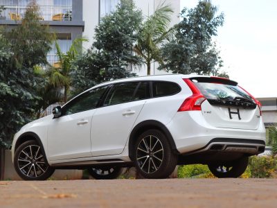 🚗 2018 VOLVO V60 CROSS COUNTRY – 2000CC PETROL TURBO • AWD • LUXURY WAGON