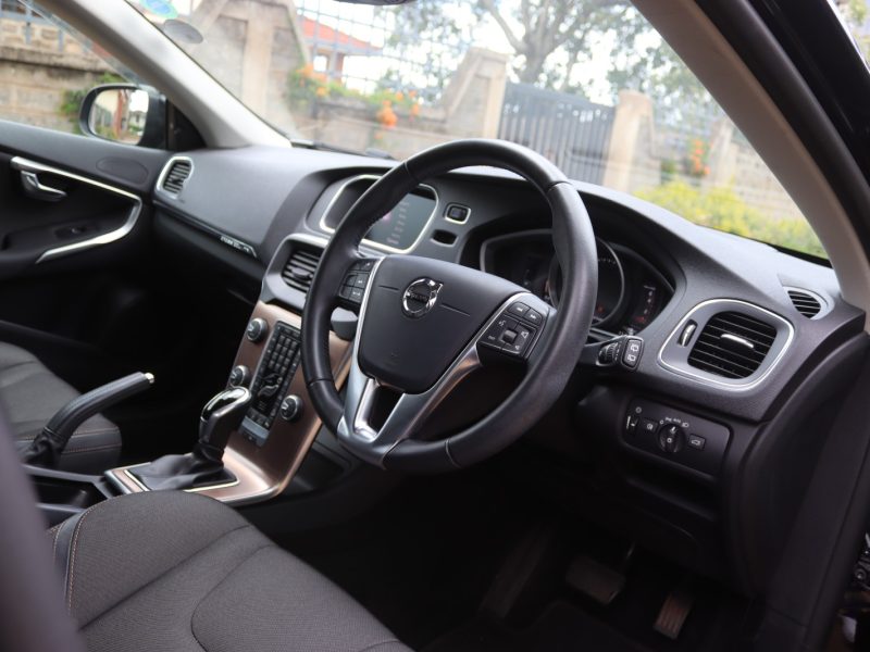 🚗 2019 VOLVO V40 CROSS COUNTRY T5 – BLACK • 2000CC TURBO • AWD • LUXURY CROSSOVER