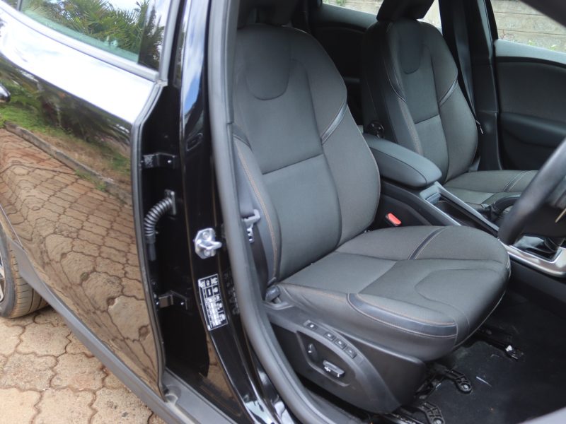 🚗 2019 VOLVO V40 CROSS COUNTRY T5 – BLACK • 2000CC TURBO • AWD • LUXURY CROSSOVER