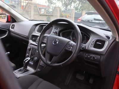 🚗 2019 VOLVO V40 T3 – RED • TURBO • HARMAN KARDON • COMPACT LUXURY