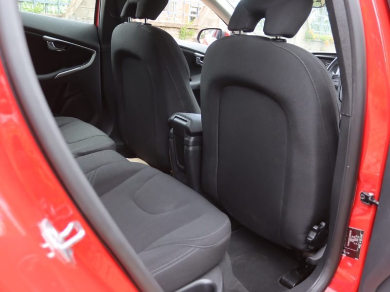 🚗 2019 VOLVO V40 T3 – RED • TURBO • HARMAN KARDON • COMPACT LUXURY