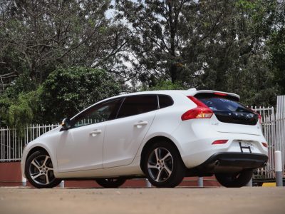 🚗 2020 VOLVO V40 D4 – WHITE • 2000CC DIESEL • PREMIUM HATCHBACK