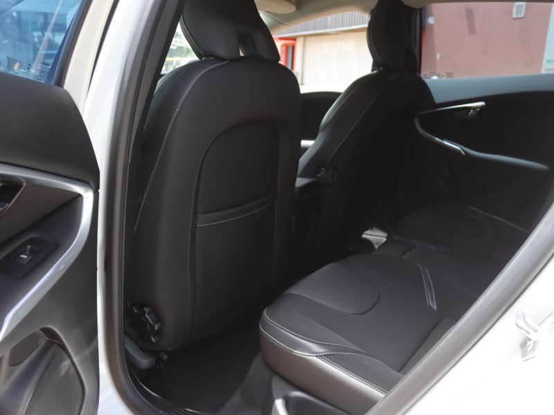 🚗 2020 VOLVO V40 D4 – WHITE • 2000CC DIESEL • PREMIUM HATCHBACK