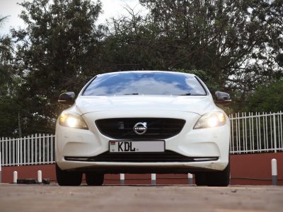 🚗 2016 VOLVO V40 T4 – WHITE • 2000CC TURBO • SPORTY LUXURY HATCHBACK