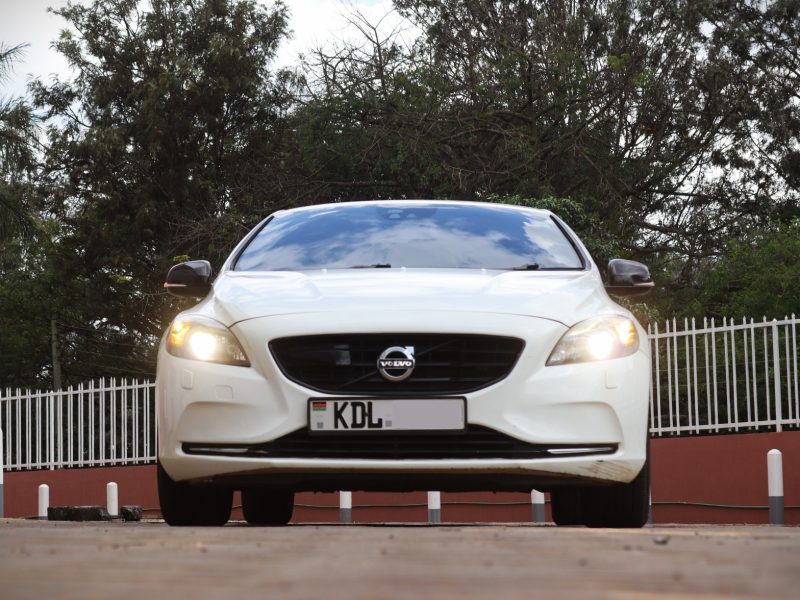 🚗 2016 VOLVO V40 T4 – WHITE • 2000CC TURBO • SPORTY LUXURY HATCHBACK
