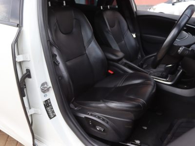 🚗 2016 VOLVO V40 T4 – WHITE • 2000CC TURBO • SPORTY LUXURY HATCHBACK
