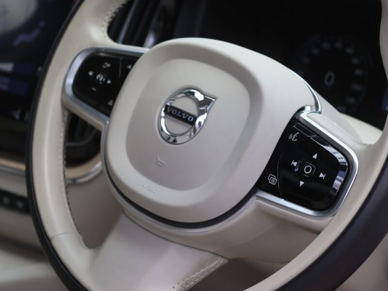 🚗 2019 VOLVO XC60 T5 INSCRIPTION – ELEGANT WHITE • 2000CC PETROL TURBO • BOWERS & WILKINS • AIR SUSPENSION