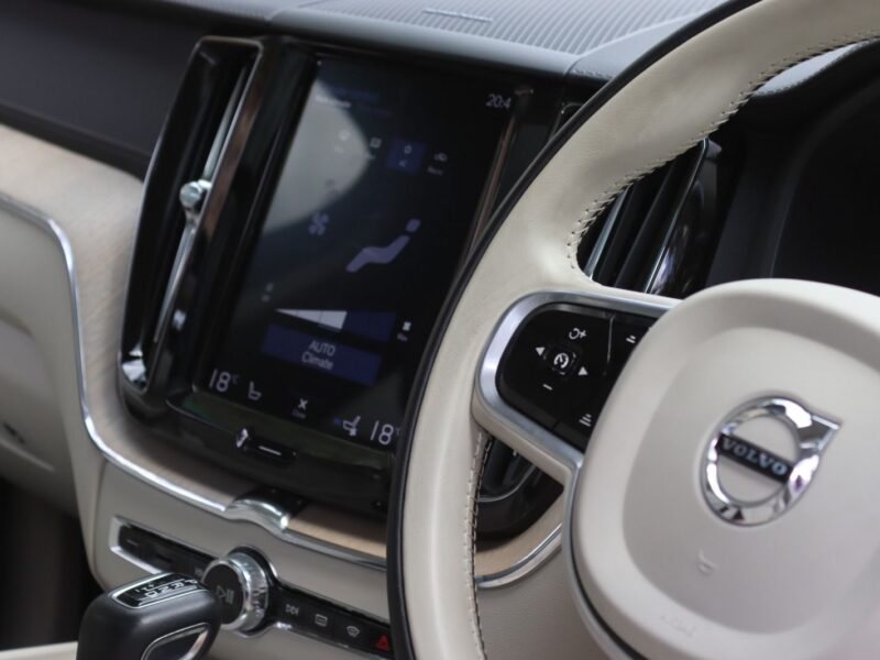 🚗 2019 VOLVO XC60 T5 INSCRIPTION – ELEGANT WHITE • 2000CC PETROL TURBO • BOWERS & WILKINS • AIR SUSPENSION