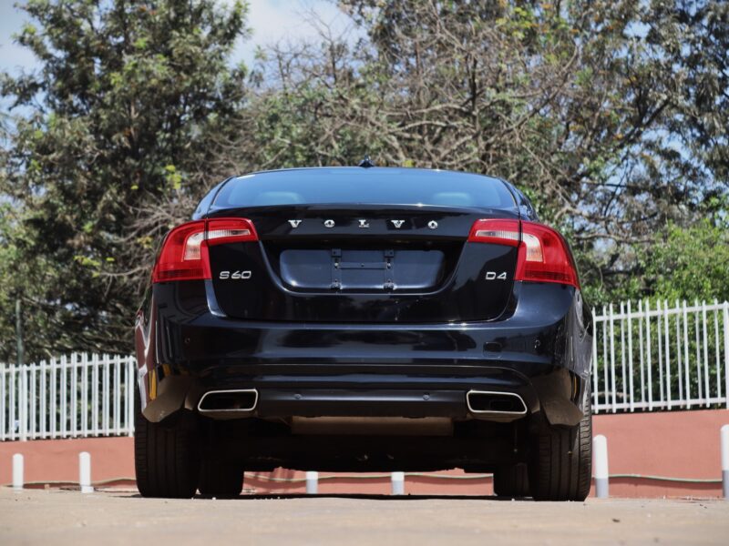 🚗 2018 VOLVO S60 D4 – BLACK • 2000CC TURBO DIESEL • SUNROOF • HARMAN KARDON