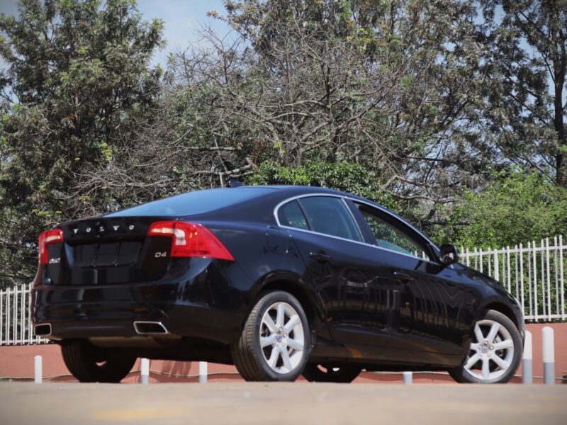 🚗 2018 VOLVO S60 D4 – BLACK • 2000CC TURBO DIESEL • SUNROOF • HARMAN KARDON