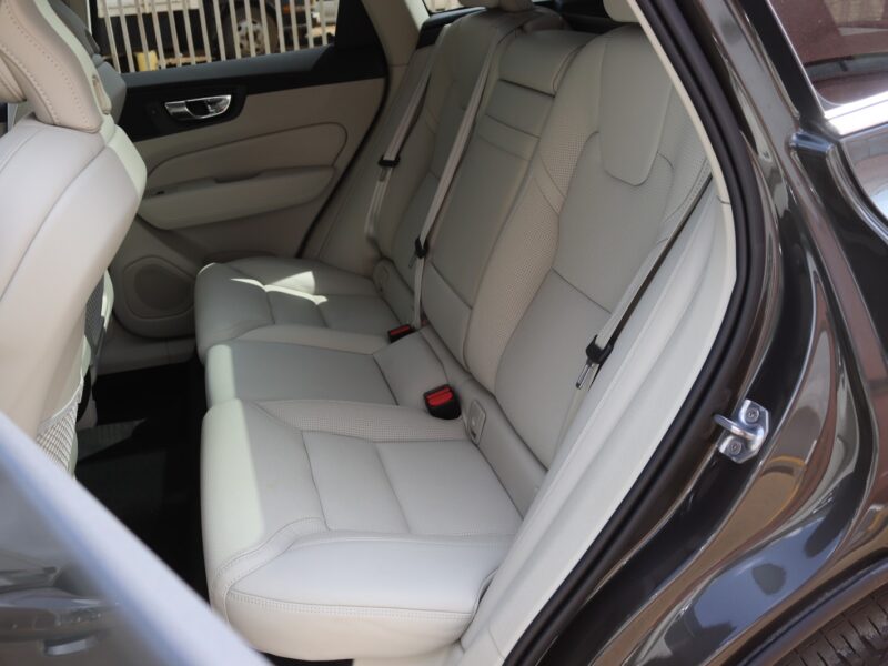 🚗 2020 VOLVO XC60 D4 NEW MODEL – 2000CC TURBO DIESEL • PANORAMIC SUNROOF • HARMAN KARDON • LUXURY SUV