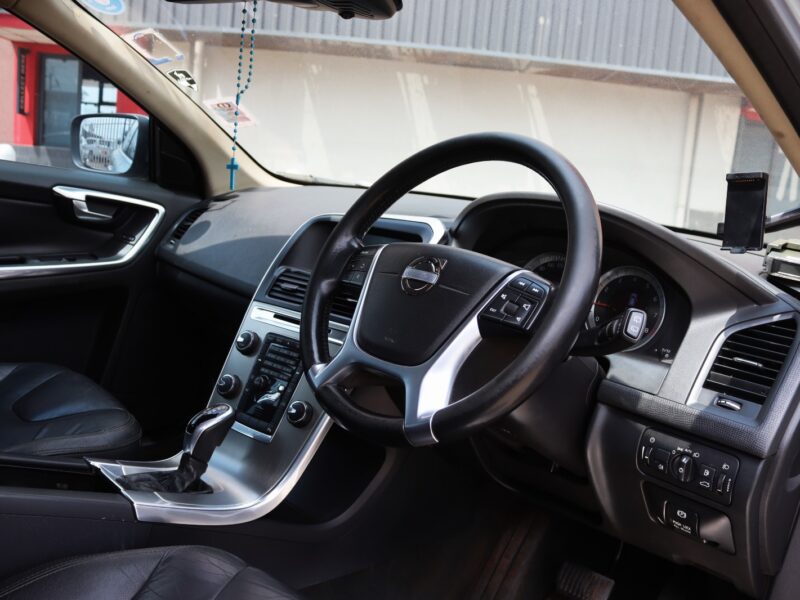 🚗 2013 VOLVO XC60 T5 – SILVER • 2000CC PETROL TURBO • LUXURY • PERFORMANCE SUV