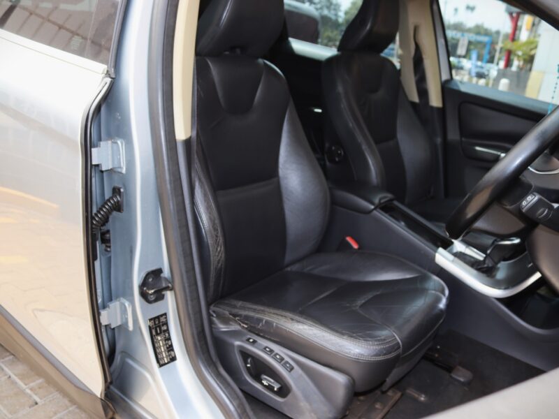 🚗 2013 VOLVO XC60 T5 – SILVER • 2000CC PETROL TURBO • LUXURY • PERFORMANCE SUV