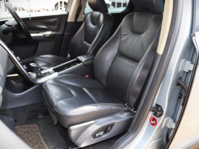 🚗 2013 VOLVO XC60 T5 – SILVER • 2000CC PETROL TURBO • LUXURY • PERFORMANCE SUV